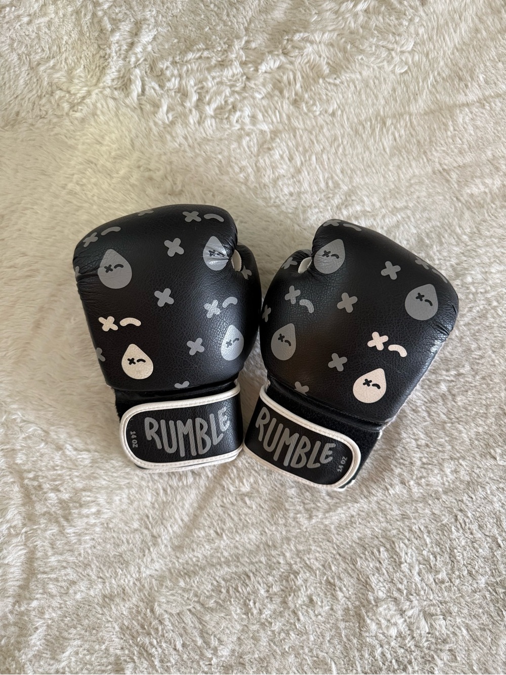 Kids Black Patterned Boxing Gloves